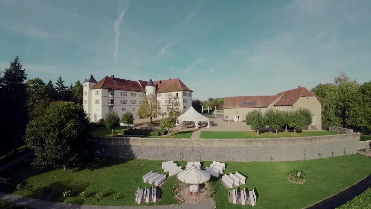 Schloß Neuhaus aus der Luft, Standbild aus dem Drohnenflug